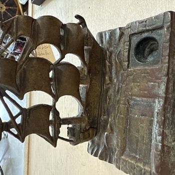 Inkwell? - Figurines