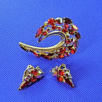 Vintage Rhinestone Brooch Set - Costume Jewelry