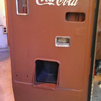 Cavalier 33 vending machine - Coca-Cola
