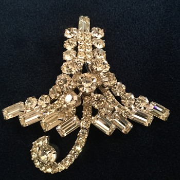 RARE D & E UMBRELLA BROOCH...not juliana! - Costume Jewelry