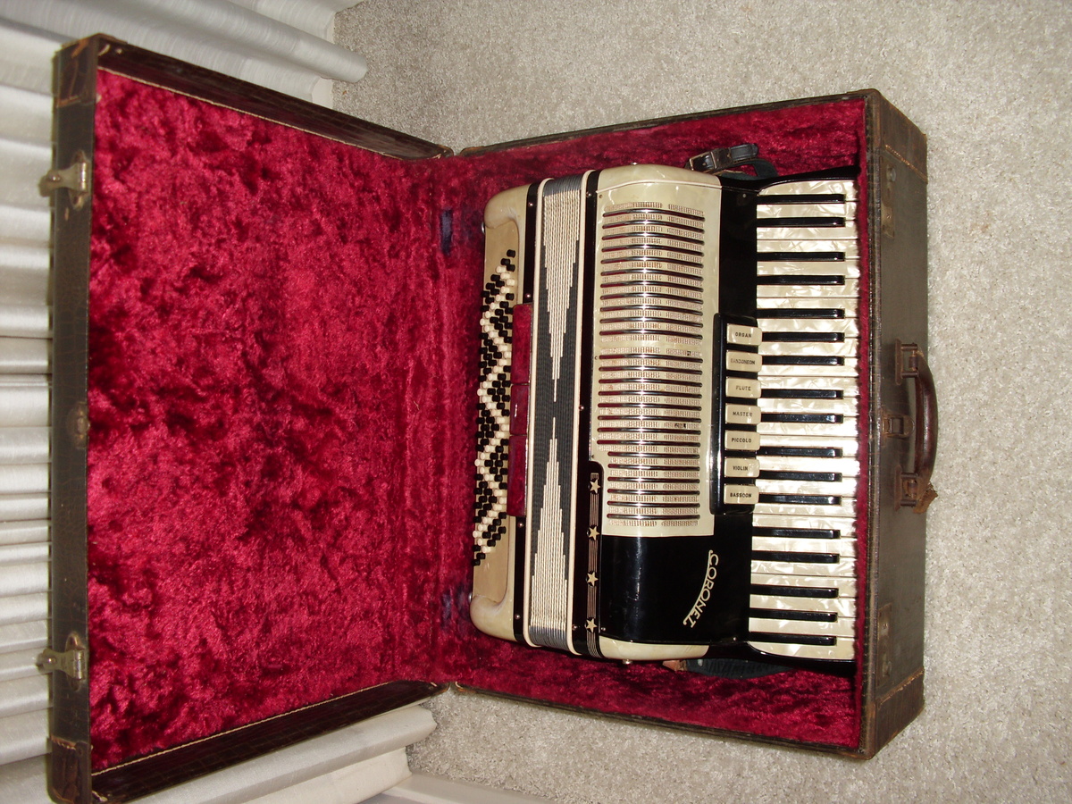 Accordion Sounds great! vintage? Collectors Weekly