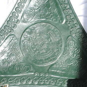 Pressed leather (Seat) ? - Furniture
