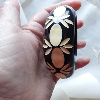 Injected Dots & leaf carved Bakelite bangle? - Costume Jewelry