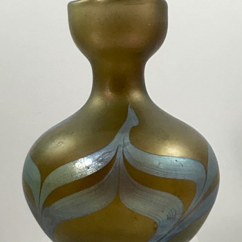 Loetz Bronce Phänomen Genre 7801, PN II-114, ca. 1900 with original retailer label - Art Glass
