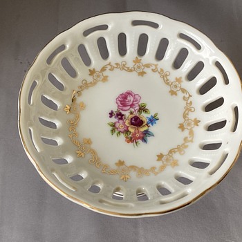 Vintage footed dish - China and Dinnerware