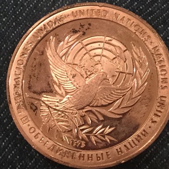 1975 UN peace coin - World Coins