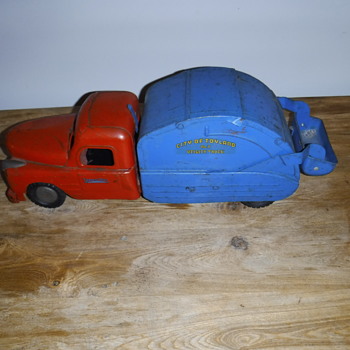 Vintage 50's Structo Truck 1950's TOYLAND Sanitation Garbage Refuse Recycling Truck Pressed Steel - Classic Cars