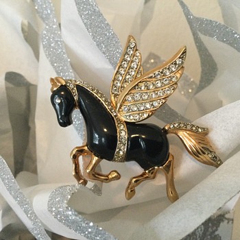 KENNETH JAY LANE PEGASUS....yes, another one! - Costume Jewelry