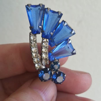 D&E keystone earring for Eileen - Costume Jewelry