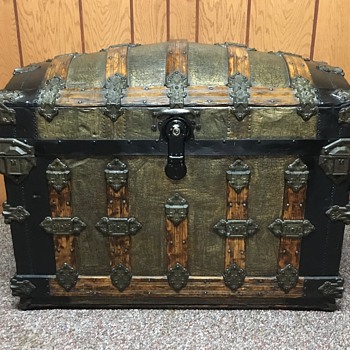 Late 1880's Martin Maier with very rare MM front corner latches. - Furniture