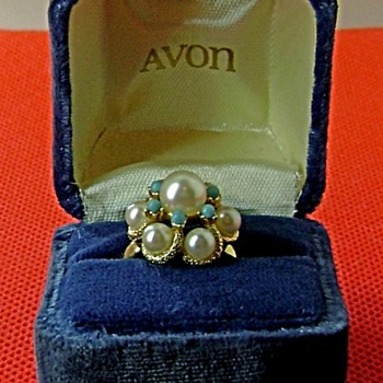 Vintage Avon Ring - Lustre - Costume Jewelry