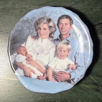 Princess Diana, Princes Charles, William and Harry Commemorative Plate.