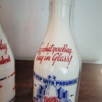 1938 DAIRY INDUSTRIES EXPOSITION MILK BOTTLE - Art Glass