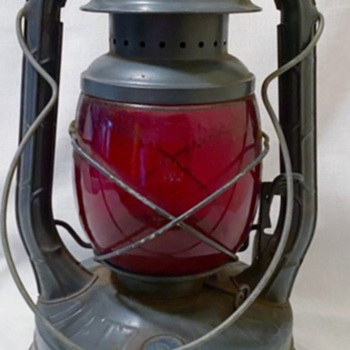 Dietz 1937 Red Globe Conductors Oil Lamp - Railroadiana