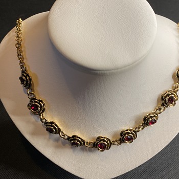 Vintage Avon necklace  - Costume Jewelry