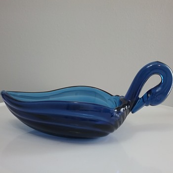 Heisey by Imperial Glass swan dish  - Animals