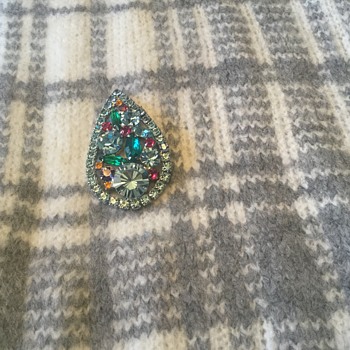 CHRISTMAS PRESENT FROM DAUGHTER...d & e brooch - Costume Jewelry