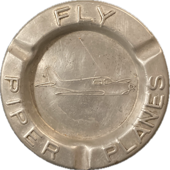 Piper Airplanes Ashtray...... - Tobacciana