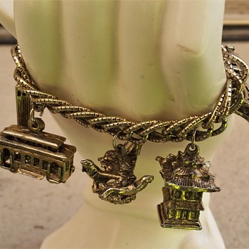 1950's-60's San Francisco charm bracelet - Costume Jewelry