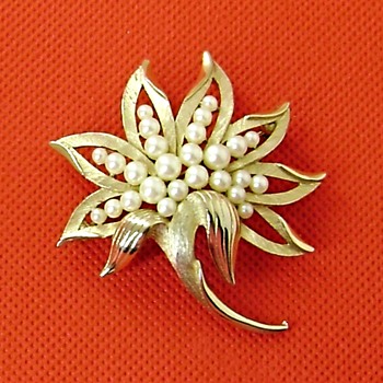 Trifari flower pin - Costume Jewelry