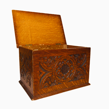 Lid box of carved oak ... - Furniture