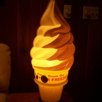DAIRY QUEEN? TAYLOR FREEZER ADVERTISING LIGHTED TWIST CONE - Signs