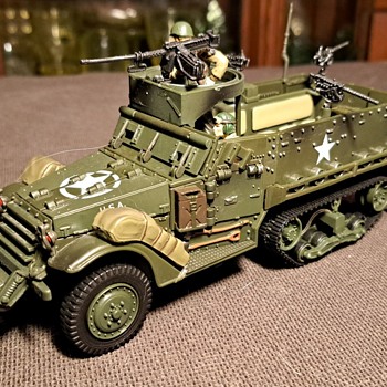 Ultimate Soldier US M3A3 Halftrack  1/32 Sczle - Model Cars