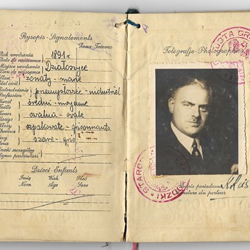Carl Lutz visa inside a Polish passport - Paper