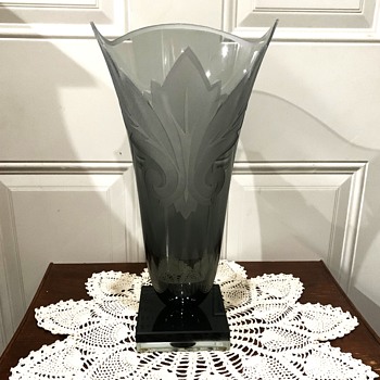 ROBERT GUENTHER Passion Leaf Smoked Gray Glass Signature Collection Vase 13.5" - Art Nouveau