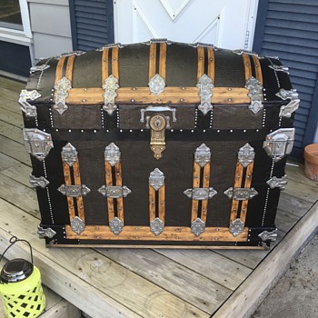 Late 1880's Matrin Maier with rare front corner latches - Furniture