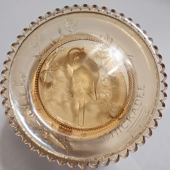 Pairpoint glass chickadee plate  - Animals