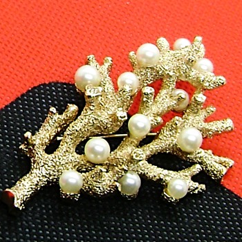 Crown Trifari Coral Reef Brooch - Costume Jewelry