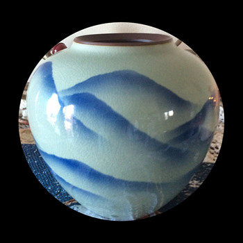 Japanese Kutani (?) mountain vase - Asian