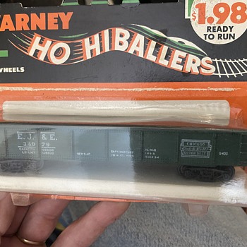 Varney “blister pack” cars - Model Trains