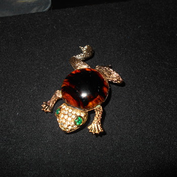 Weiss Frog Brooch - Costume Jewelry
