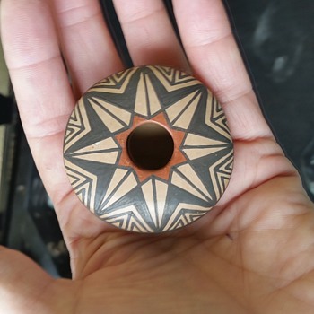 Mata Ortiz mini pot from artist Rosi Rodriguez - Pottery