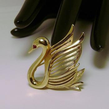 Trifari Swan Pin - Animals