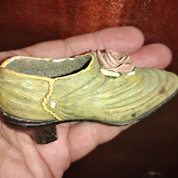 A VINTAGE SHOE - Shoes
