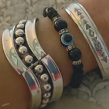 WEEK-END THRIFTING SERINDIPIDITY  - Costume Jewelry