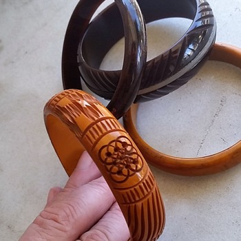 Carved goldenrod bakelite bangle - Costume Jewelry