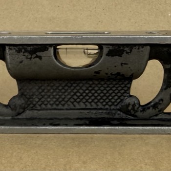 Circa 1897-1920s Starrett No. 132 12-Inch Cast Iron Bench Level in Black Japanning - Tools and Hardware