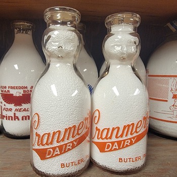 2 CRANMERS DAIRY BUTLER PENNSYLVANIA BABYTOP MILK BOTTLES   - Bottles
