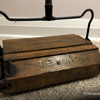 The T. EATON Co. Limited, Winnipeg BISSELL'S Eatonia Sweeper circa. 1900 - Advertising