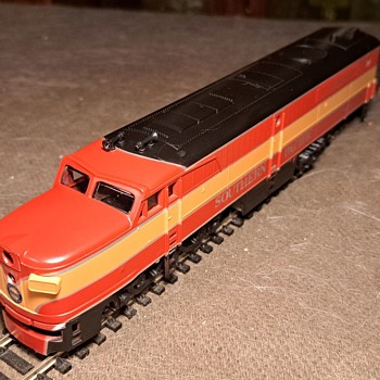Athearn Alco PA-1 Southern Pacific Daylight Locomotive HO Scale - Model Trains