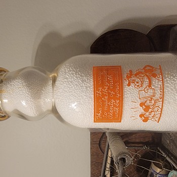 WARREN COUNTY DAIRY..WARREN PENNSYLVANIA..1/2 PINT DISNEY CREAM TOP MILK BOTTLE - Animals