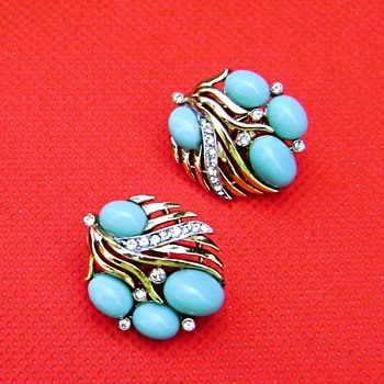 Crown Trifari Earring Set Jewels Of India - Costume Jewelry