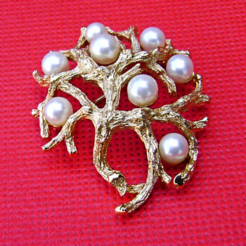 Trifari Live Oak Tree brooch - Costume Jewelry
