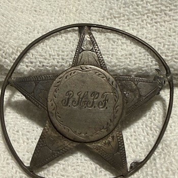 This is a stumper.....Old police badge? - Medals Pins and Badges