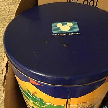 Older Cereal box prizes in original Disney tin - Advertising