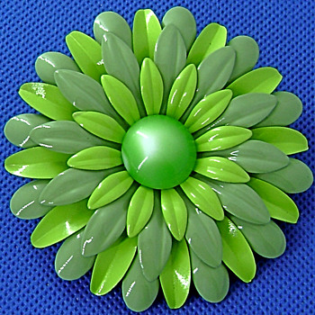 Flower Power Brooch - Costume Jewelry